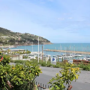 Froggy House San Lorenzo al Mare
